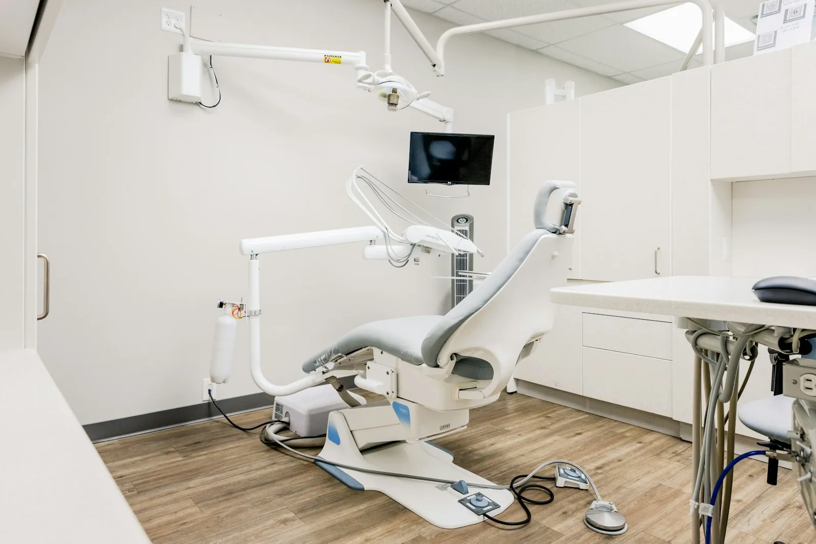 Consultation room with a desk and screen for treatment discussion
